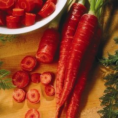 Carrots 'Atomic Red'