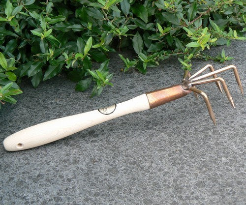 5-Tine Scratch Hoe 'Lyra'